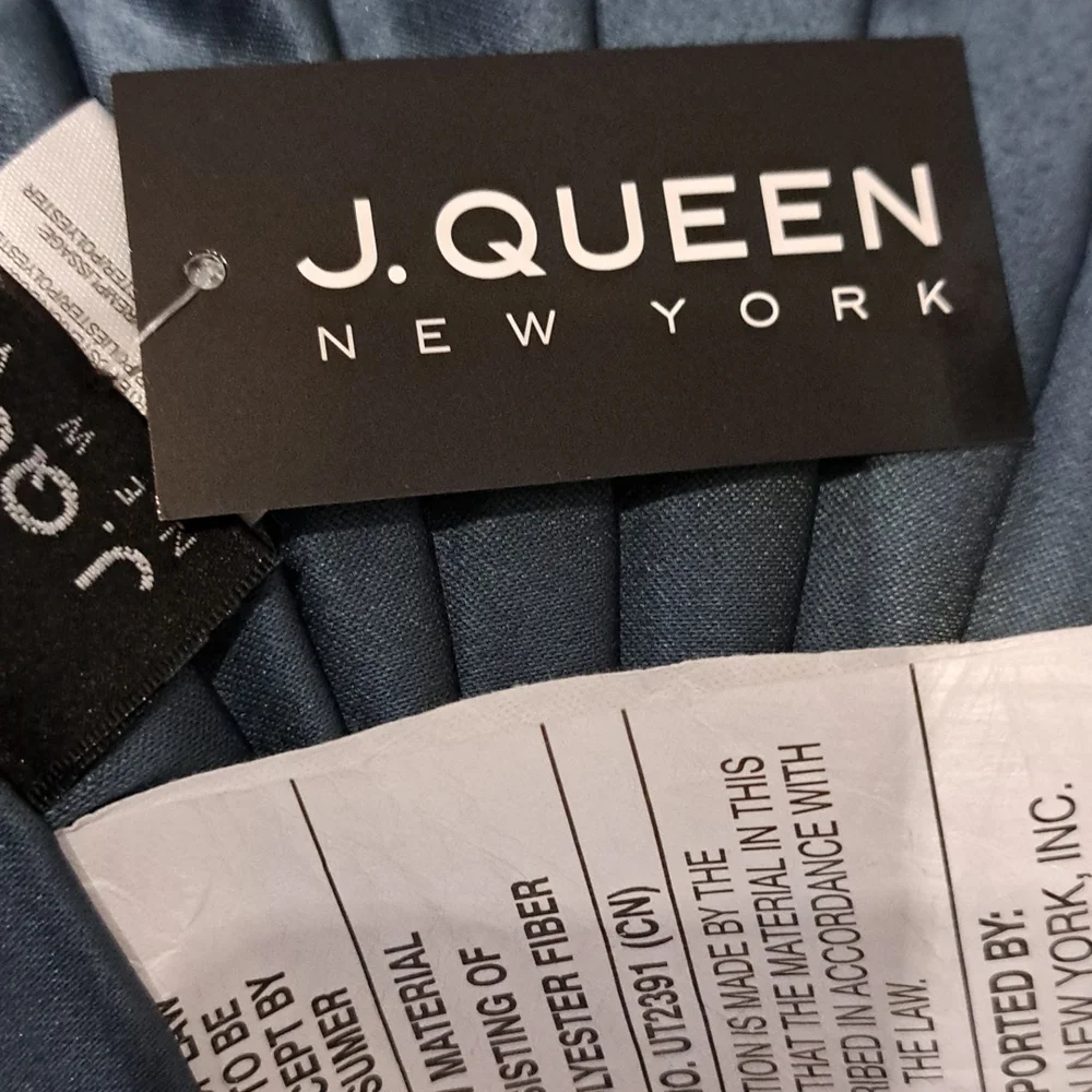 J. Queen New York Alexis Tufted Round Decorative Throw Pillow